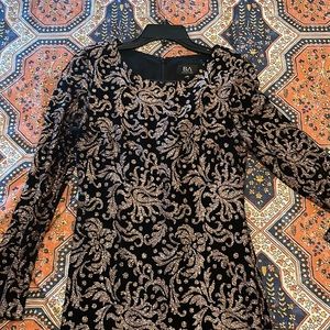 One of my favorite dresses, below the knee cocktail black & gold with liner